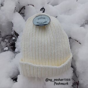 𝗖𝗢𝗟𝗗 𝗚𝗨𝗔𝗥𝗗 ⭐𝖠𝗆𝗂𝗍𝗒⭐ Ladies Knit Beanie Hat ⚪